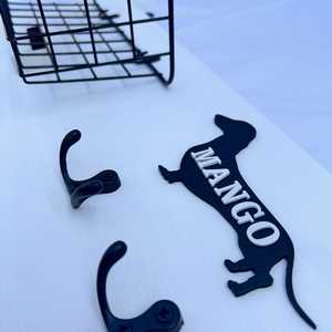 Tacskó mintás fali konzol játéktároló kosárral és póráz akasztóval (névvel kérhető) - otthon & életmód - kisállatoknak - kutyáknak - jutalomfalat tartó - Meska.hu