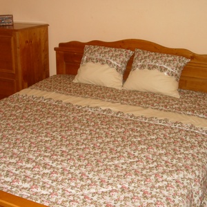 Angol rózsás romantikus ágytakaró fodorral -  - Meska.hu