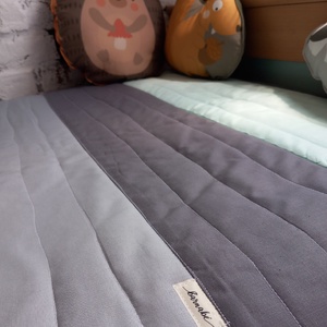 Patchwork ágytakaró szürke-menta színösszeállításban 130x180 cm  - játék & sport - 3 éves kor alattiaknak - játszószőnyeg - Meska.hu