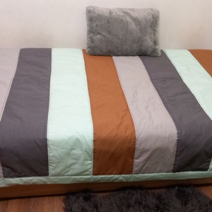 Patchwork ágytakaró mustár-szürke-menta színösszeállításban - otthon & életmód - babaszoba, gyerekszoba - falvédő gyerekszobába - Meska.hu