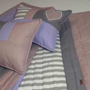 Patchwork ágytakaró lila szürke színösszeállításban 2 db párnával - otthon & életmód - babaszoba, gyerekszoba - falvédő gyerekszobába - Meska.hu