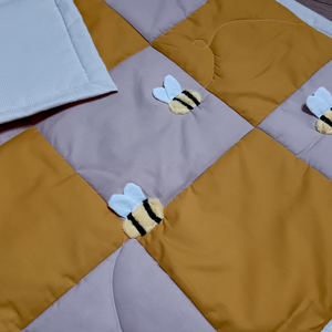 Baba méretű patchwork takaró méhecskékkel - Meska.hu