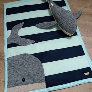 Baba méretű patchwork takaró bálnával - otthon & életmód - babaszoba, gyerekszoba - babatakaró, gyerek pléd - Meska.hu