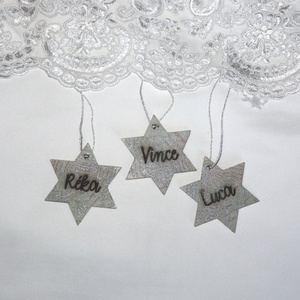Saját névvel ellátott csillogó csillagok, Karácsony, Karácsonyi lakásdekoráció, Karácsonyfadíszek, Famegmunkálás, Gravírozás, pirográfia, MESKA