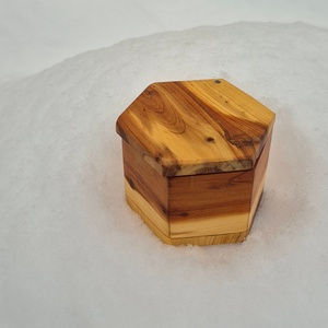 Elforgatható tetejű boróka ékszerdoboz kicsi - ékszer - ékszertartó - ékszerdoboz - Meska.hu