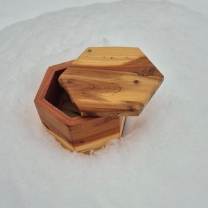 Elforgatható tetejű boróka ékszerdoboz nagy - ékszer - ékszertartó - ékszerdoboz - Meska.hu