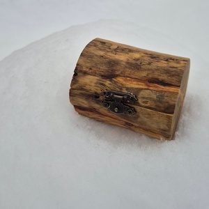 Fenyőfából készült kincsesláda típusú ékszertartó - ékszer - ékszertartó - ékszerdoboz - Meska.hu