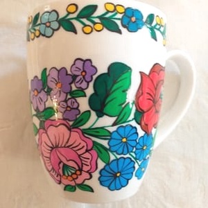 Kalocsai kézzel festett porcelán bögre . - Meska.hu