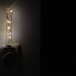 Gubanc -- Irányfény, éjjelifény csatlakozóaljzattal, melegfehér színben, párban, öt év garanciával - otthon & életmód - lámpa - hangulatlámpa - Meska.hu