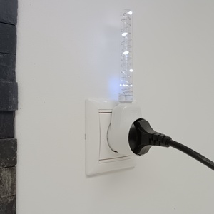 Spirál -- Irányfény, éjjelifény csatlakozóaljzattal, hidegfehér színben, párban, öt év garanciával - otthon & életmód - lámpa - hangulatlámpa - Meska.hu