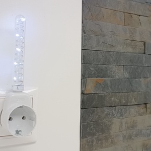 Spirál -- Irányfény, éjjelifény csatlakozóaljzattal, hidegfehér színben, párban, öt év garanciával - otthon & életmód - lámpa - hangulatlámpa - Meska.hu