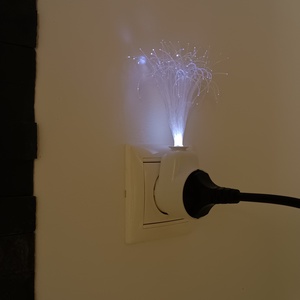 Kócos -- Irányfény, éjjelifény csatlakozóaljzattal, hidegfehér színben, párban, öt év garanciával - otthon & életmód - lámpa - hangulatlámpa - Meska.hu