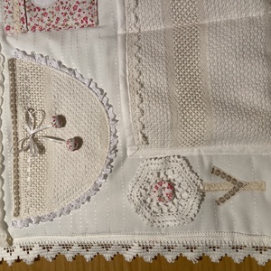 Zsebes tároló Vintage jellegű horgolt virággal - otthon & életmód - tárolás & rendszerezés - fali tároló - Meska.hu