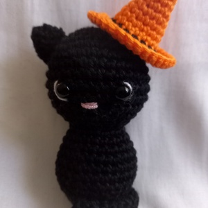 Halloween-i cica kalapban, Otthon & Életmód, Babaszoba, gyerekszoba, Babaszoba dekoráció, Horgolás, MESKA