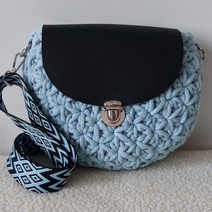 Horgolt táska , Táska & Tok, Kézitáska & válltáska, Vállon átvethető táska, , Türkiz-fekete horgolt táska zsinórfonalból, műbőr fedéllel és textil pánttal.
Szélesség: 25cm
Magas..., MESKA