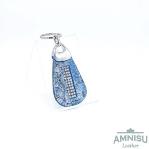 Kék virág mintás csepp alakú swarovski köves bőr kulcstartó H6017 - Meska.hu