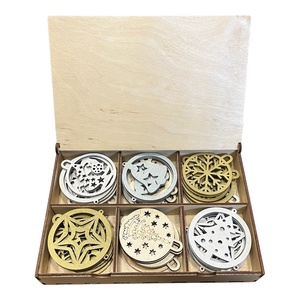 Exkluzív karácsonyfadísz kollekció nagy fadobozban  36 db, Karácsony, Karácsonyi lakásdekoráció, Karácsonyfadíszek, Famegmunkálás, Gravírozás, pirográfia, MESKA