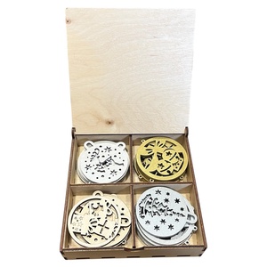 Karácsonyfadísz szett közepes díszdobozban  24 db fa dísz, Karácsony, Karácsonyi lakásdekoráció, Karácsonyfadíszek, Famegmunkálás, Gravírozás, pirográfia, MESKA