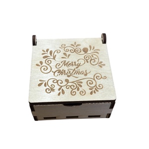 Mini karácsonyfadísz készlet díszdobozban  6 db fa dísz - karácsony - karácsonyi lakásdekoráció - karácsonyfadíszek - Meska.hu