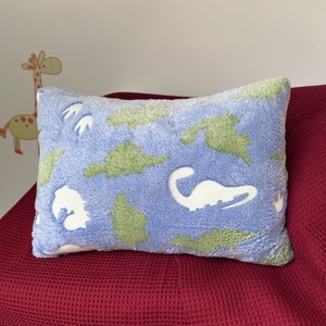 Sötétben világító dinós párna - játék & sport - plüssállat & játékfigura - plüss dínók - Meska.hu