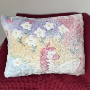 Világítós virágos unikornisos párna, Játék & Sport, Plüssállat & Játékfigura, Unikornis, Varrás, MESKA