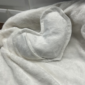 Szív alakú relax levendulás szempárna, mosható huzattal - szépségápolás - egészségmegőrzési kellékek - gyógynövénypárna - Meska.hu