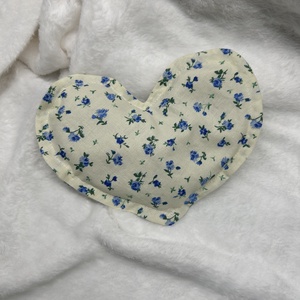 Szív alakú relax levendulás szempárna, mosható huzattal - szépségápolás - egészségmegőrzési kellékek - gyógynövénypárna - Meska.hu