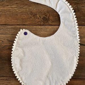 Vízhatlan levendula lila, pöttyös baba, kisgyermek előke - baba - mama - szoptatási, etetési kellékek - partedli, előke - Meska.hu