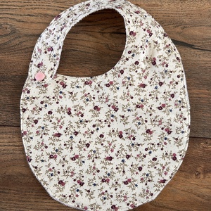 Vízhatlan virágos baba, kisgyermek előke - Meska.hu