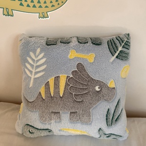 Sötétben világító dinós párna, Baba - mama, Babaszoba dekoráció, Gyerek díszpárna, Varrás, Fényben feltöltve, sötétben világító párna. Nagyon puha wellsoftból készült. Kb. 40 x 40 cm nagy. M..., MESKA