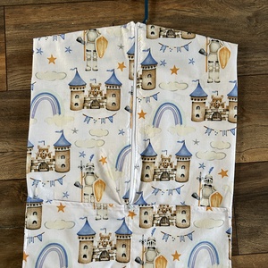 Vállfás ovis bölcsis zsák, Játék & Sport, Ovis felszerelés, Ovis zsák, Varrás, 100 % pamutvászonból készült, kb 40x 53 cm nagy, duplazsebes cipzáros ovis, bölcsis zsák. Tetején e..., MESKA