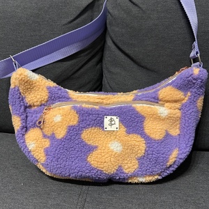 Virágos puha halfmoon táska, Táska & Tok, Kézitáska & válltáska, Vállon átvethető táska, Varrás, MESKA