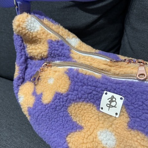 Virágos puha halfmoon táska - táska & tok - kézitáska & válltáska - vállon átvethető táska - Meska.hu