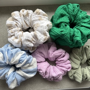 Levendulás és sima scrunchie hajgumik - Meska.hu