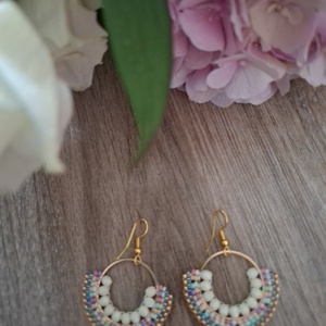 Japán üveggyöngyökből készült fülbevaló fehér - ékszer - fülbevaló - fülékszer - Meska.hu