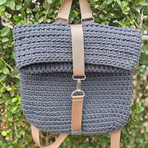 Horgolt rolltop hátizsák � antracitszürke, bélelt, két belső zsebbel - Meska.hu