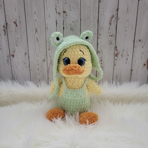 Horgolt plüss kacsa békás sapiban, Játék & Sport, Plüssállat & Játékfigura, Más figura, Horgolás, MESKA