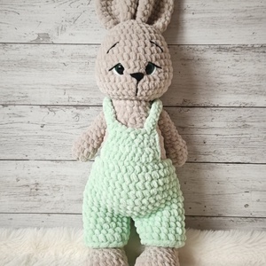 Horgolt plüss nyuszi nadrágban - Meska.hu