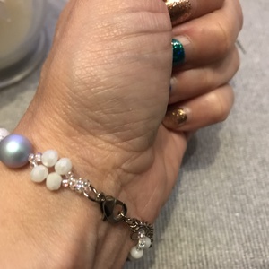 Swarovski  Iridescent Light Blue gyöngy karkötő kék, fehér állítható mérettel - ékszer - karkötő - gyöngyös karkötő - Meska.hu