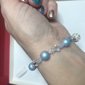 Swarovski Iridescent Light Blue gyöngy karkötő kék, crystal AB mágneskapoccsal - ékszer - karkötő - gyöngyös karkötő - Meska.hu