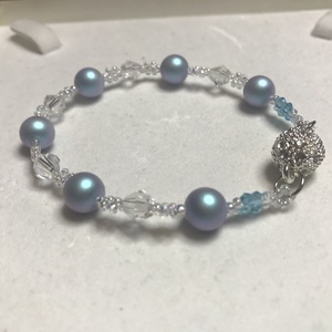 Swarovski Iridescent Light Blue gyöngy karkötő kék, crystal AB mágneskapoccsal, Ékszer, Karkötő, Gyöngyös karkötő, Ékszerkészítés, Gyöngyfűzés, gyöngyhímzés, Meska