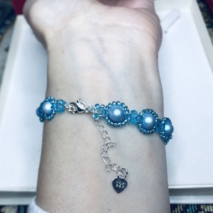 Swarovski Iridescent Light Blue Karkötő cseh üveggyöngyökkel, 925 ezüst lánccal - ékszer - karkötő - gyöngyös karkötő - Meska.hu