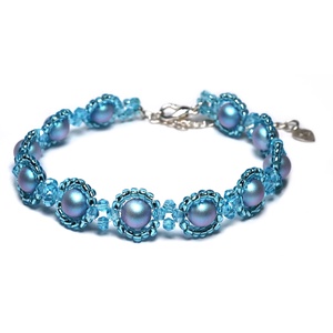 Swarovski Iridescent Light Blue Karkötő cseh üveggyöngyökkel, 925 ezüst lánccal, Ékszer, Karkötő, Gyöngyös karkötő, Gyöngyfűzés, gyöngyhímzés, Ékszerkészítés, Meska