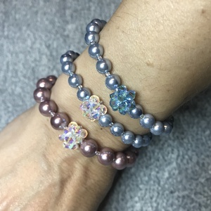 Swarovski Crystal AB kagyló karkötő, Rosegold, szürke, fekete, rózsaszín, fehér - ékszer - karkötő - gyöngyös karkötő - Meska.hu