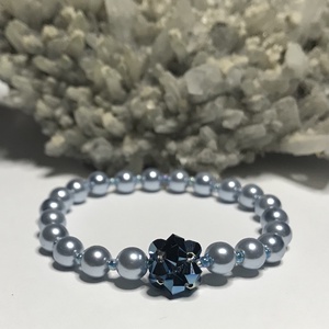 Gyöngy Swarovski Mettalic Blue charmos karkötő világoskék gyönggyel - Meska.hu