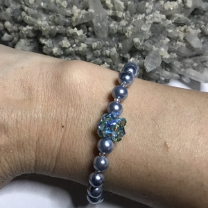 Gyöngy Swarovski Aquamarine AB charmos karkötő világoskék gyönggyel - ékszer - karkötő - gyöngyös karkötő - Meska.hu