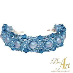 Swarovski gyöngy karkötő Light Blue Iridescent nikkelmentes - ékszer - karkötő - Meska.hu