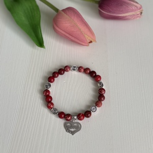 Karkötő, Ékszer, Karkötő, Ásványkarkötő, Gyöngyfűzés, gyöngyhímzés, Eladó Vörös - tengeri Sediment jáspis  kőből készült karkötő, Mama feliratú charm-mal díszítve. Hos..., MESKA