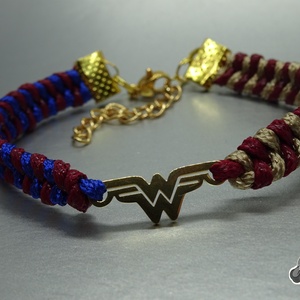 Wonder Woman fonott karkötő - ékszer - karkötő - karkötő medállal - Meska.hu