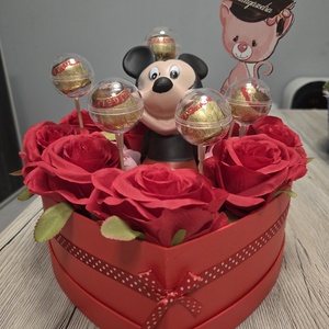 Szív alakú Mickey egeres rózsabox , Otthon & Életmód, Dekoráció, Virágdísz és tartó, Csokor & Virágdísz, Virágkötés, MESKA